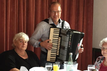 Akkordeonspieler für Silberhochzeit, Goldhochzeit, Familienfeier